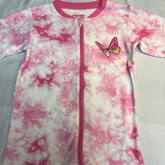 Tuffy Pink Tie-Dye Baby sleeper with embroidered butterfly - Picture 3 of 4
